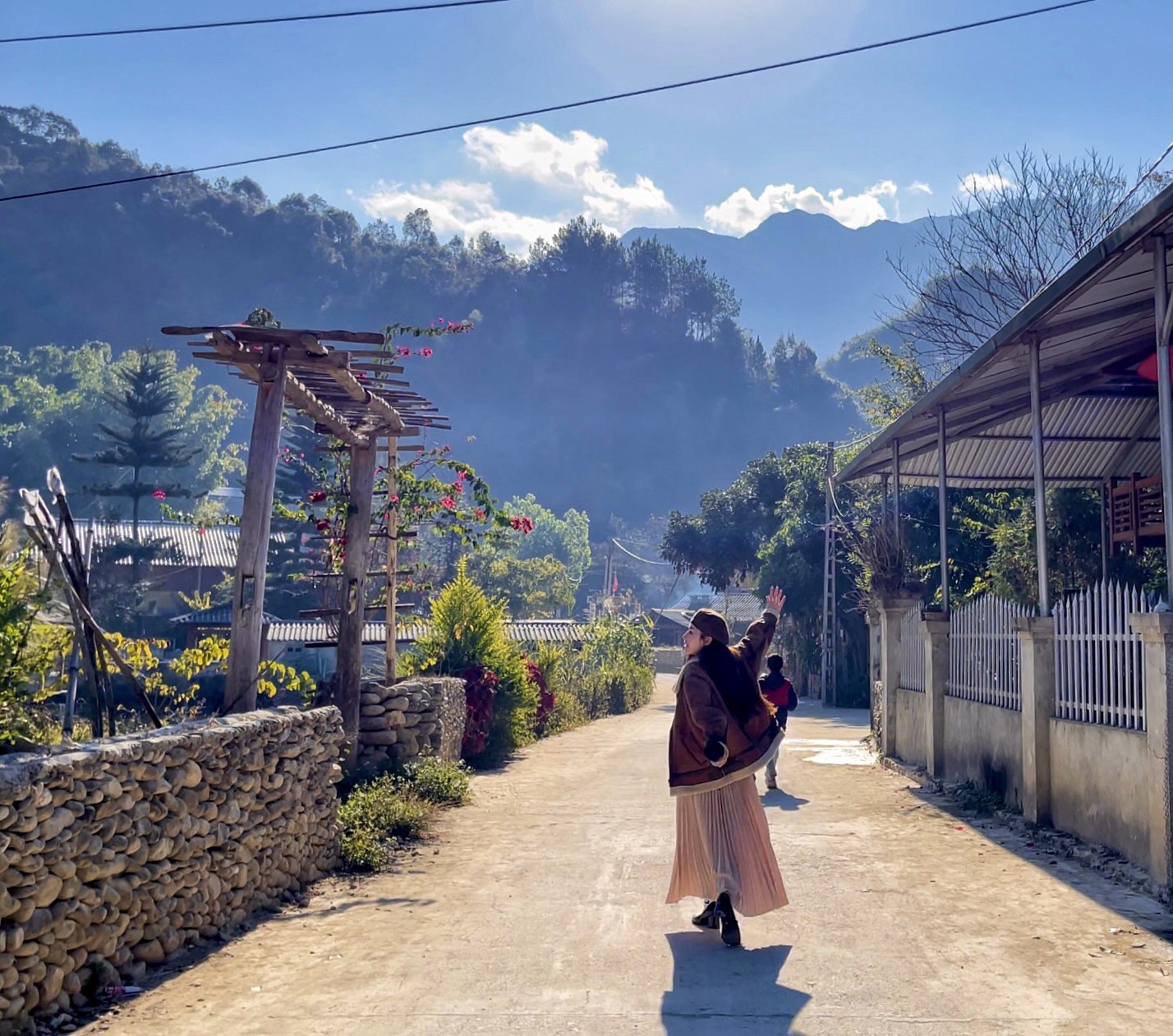 Bản Phày, Ngọc Chiến - nơi bức tường đá cuội kể chuyện về văn hóa người Thái đen