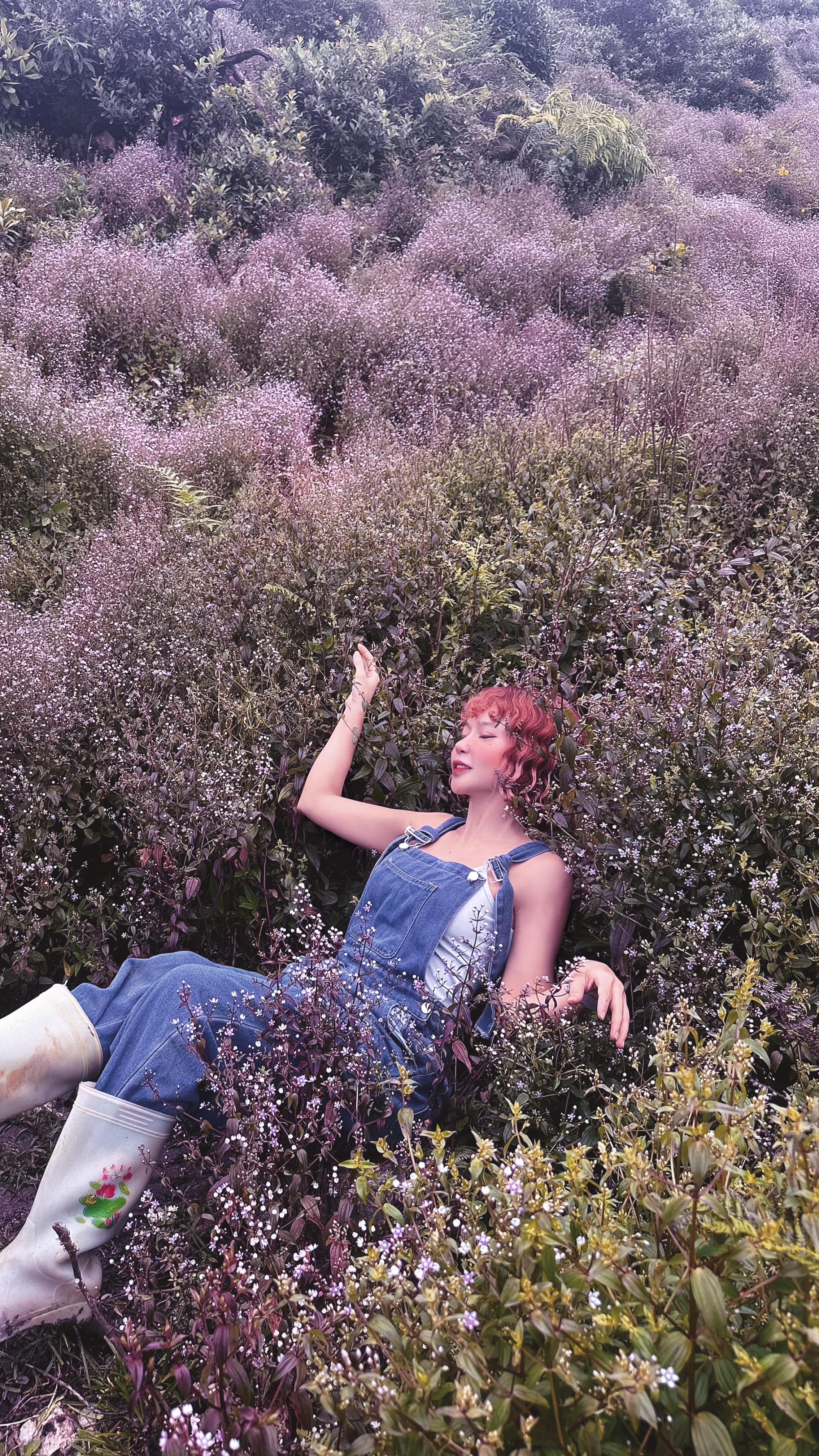 Chinh phục đỉnh Tà Tao và tạo dáng chụp ảnh là đam mê của trekker Việt