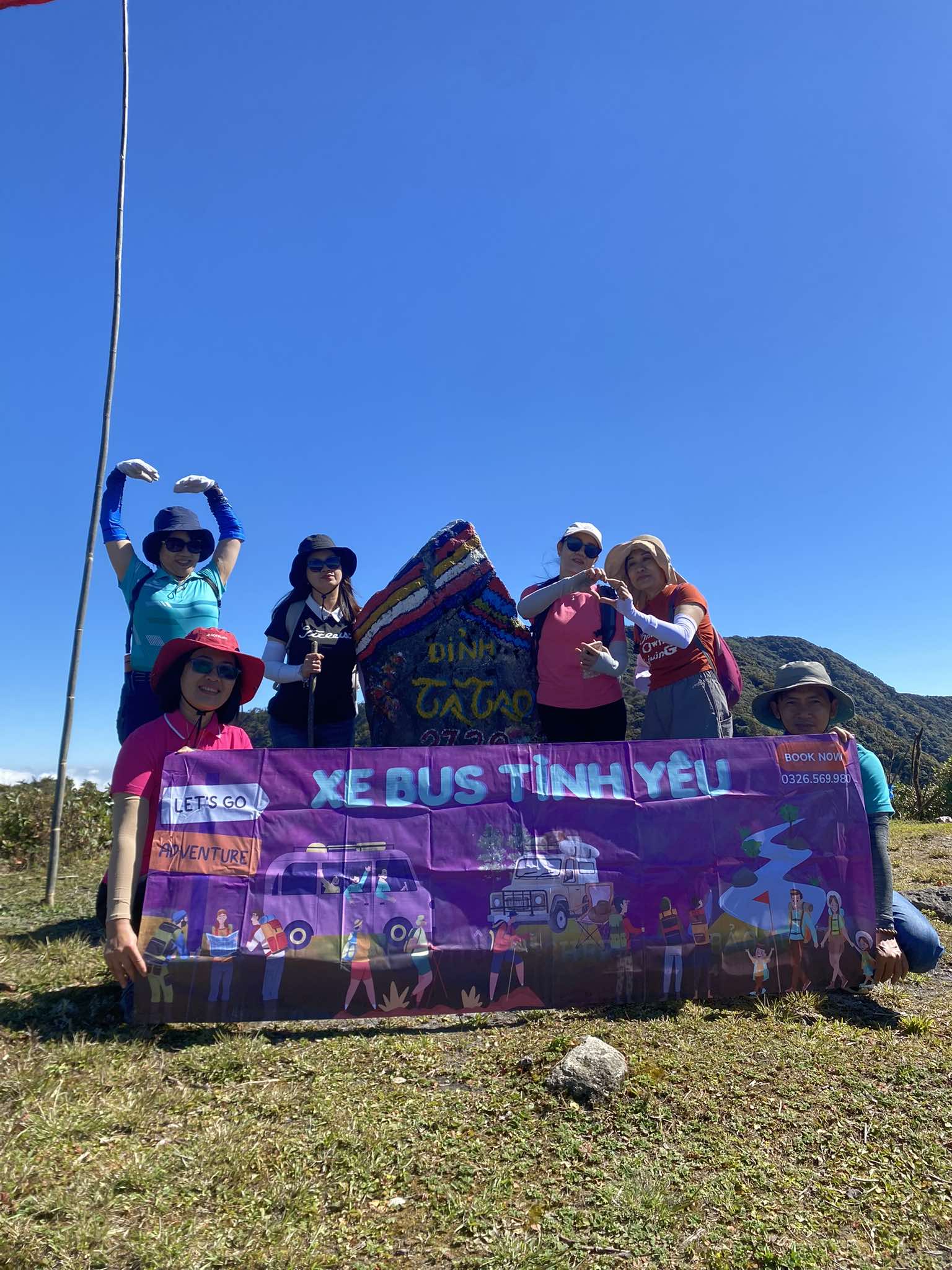 Ngày càng nhiều người Việt đam mê leo núi 