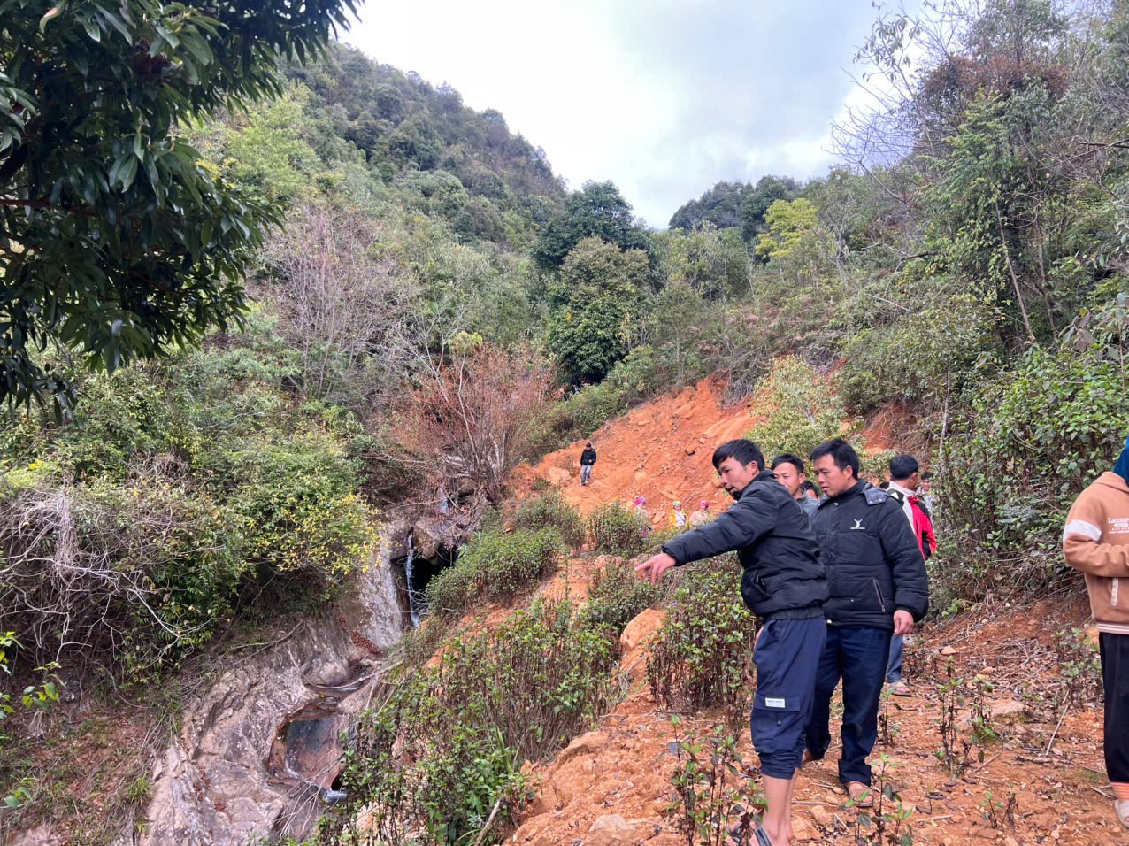 Cán bộ của Oxalis tập huấn cho thành viên HTX Nậm Nghẹp 