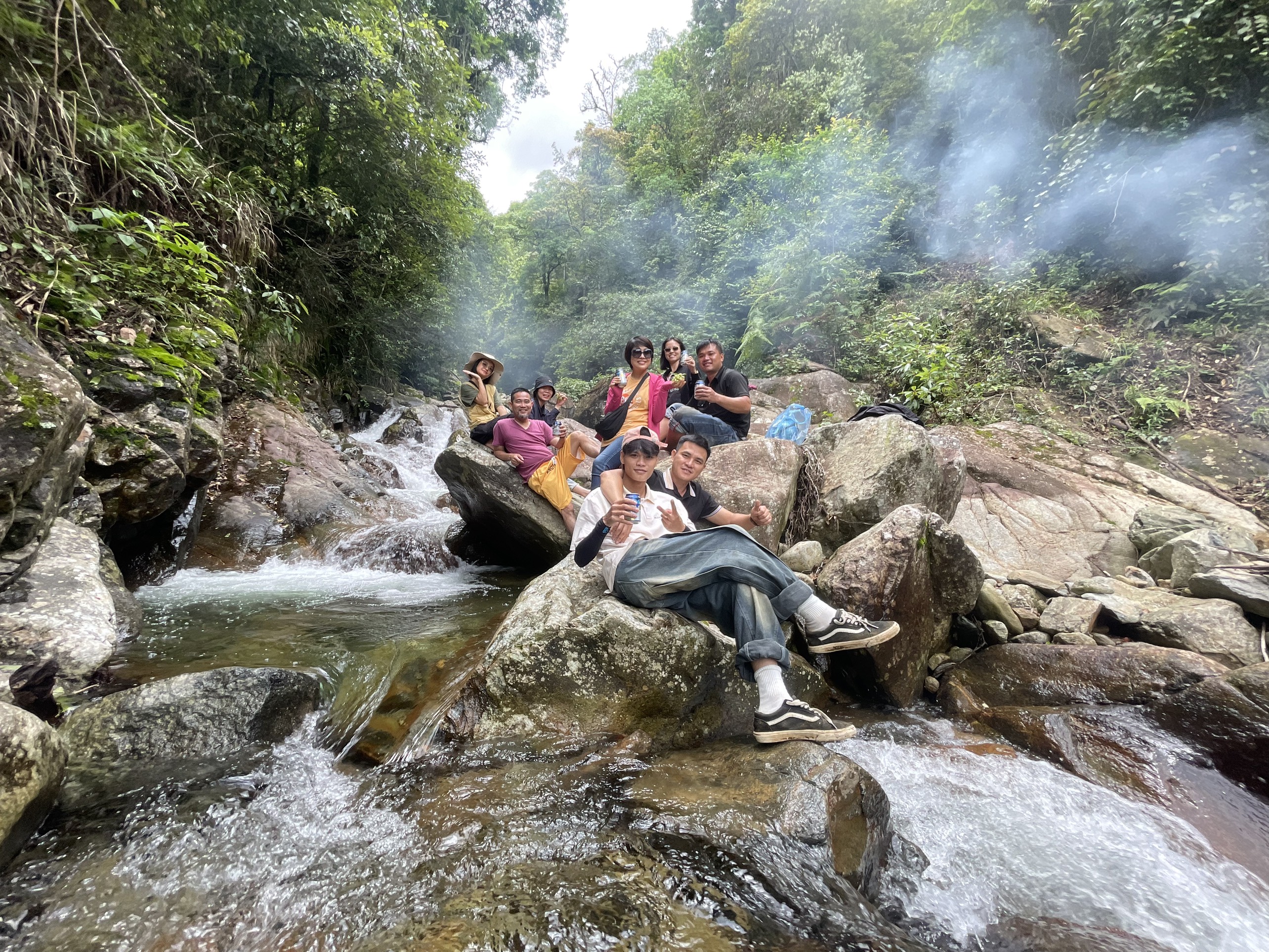 Bên thác Bẫy Tình