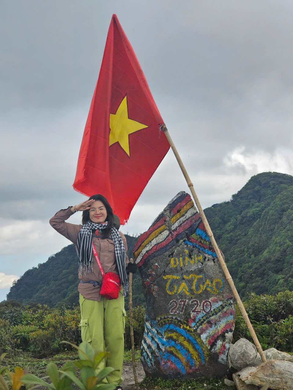 Leo núi Tà Tao Nậm Nghiệp
