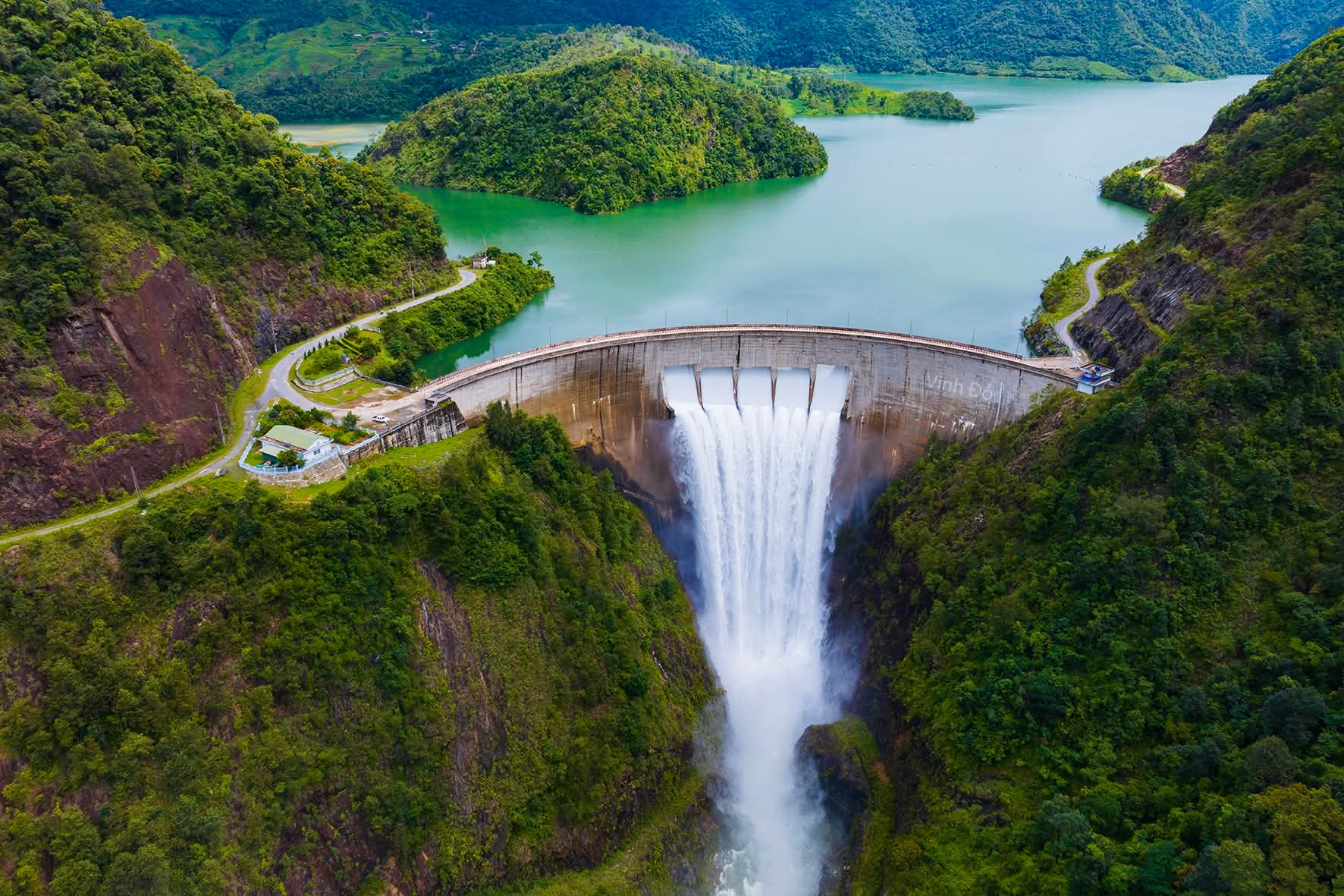 Đập vòm Nậm Chiến 