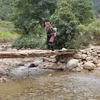 Người đàn ông mất vì không thể vượt lũ đi viện... và nỗi khao khát xây cầu