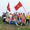 "Khám phá Tà Chì Nhù, Tà Tao: Leo núi và trồng cây xanh"
