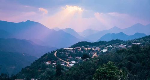 Địa hình, địa chất, khí hậu của Tây Bắc