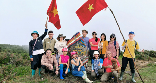 "Khám phá Tà Chì Nhù, Tà Tao: Leo núi và trồng cây xanh"
