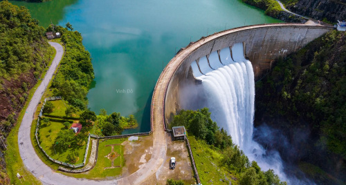 Hồ và đập vòm Nậm Chiến – tuyệt tác duy nhất ở Việt Nam giữa đại ngàn Ngọc Chiến