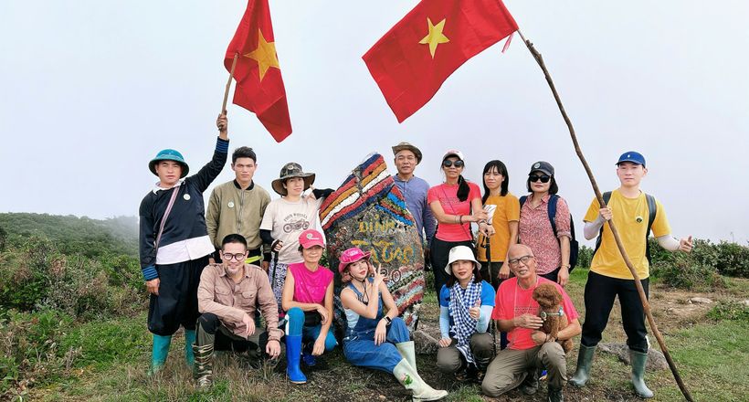 "Khám phá Tà Chì Nhù, Tà Tao: Leo núi và trồng cây xanh"