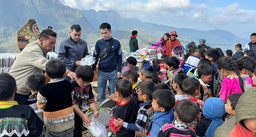 Tour leo núi Tà Tao – Lựa chọn hoàn hảo cho team building công ty