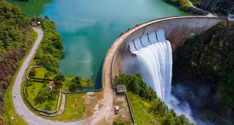 Hồ và đập vòm Nậm Chiến – tuyệt tác duy nhất ở Việt Nam giữa đại ngàn Ngọc Chiến