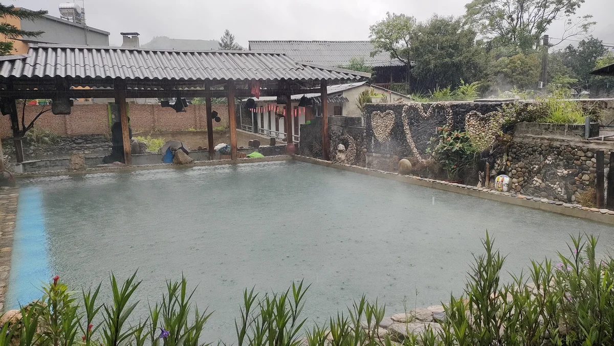 Trải nghiệm khoáng nóng tự nhiên giữa lòng Tây Bắc 